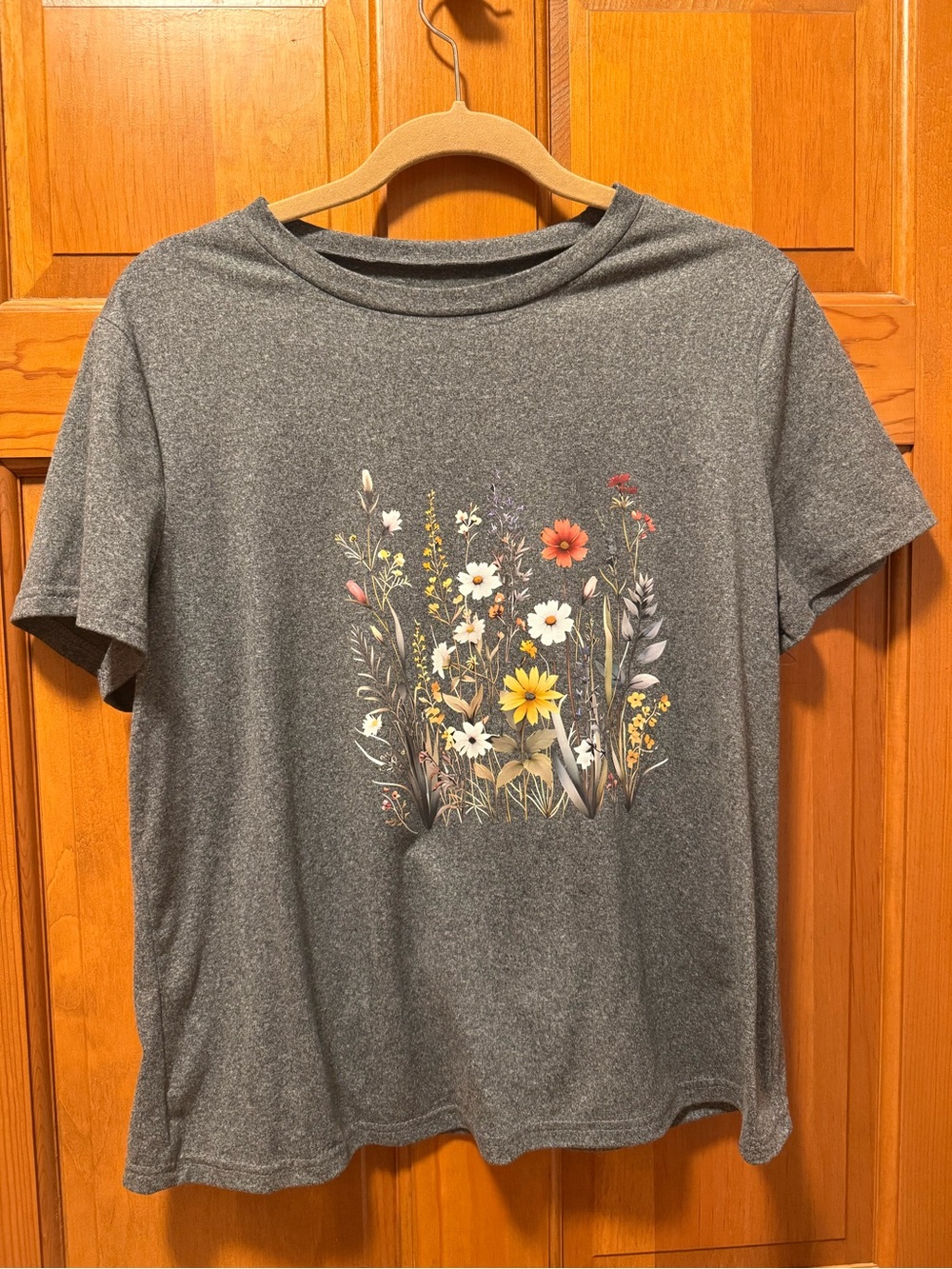 Women’s Gray Floral Graphic Tee Size Large